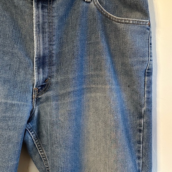 Levi’s 550 Classic Relaxed Fit Medium Wash Blue Jeans Sz W 44 L 30 - Picture 2 of 13